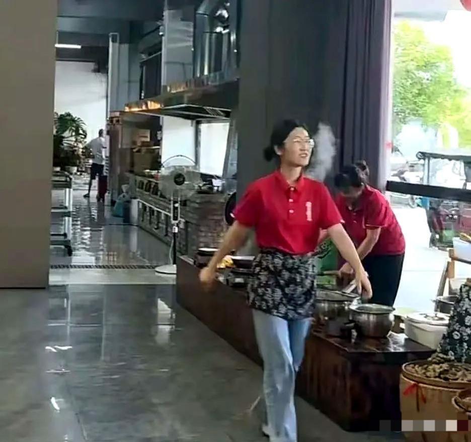 九游体育网页版-“扁担女孩”刘燕的现状被曝,网传的高考成绩均为不实!网友爆评