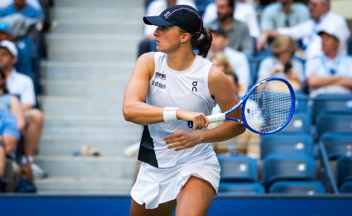 王者荣耀-阿尼西莫娃2-0击败斯瓦泰克，职业生涯首次跻身美网四强