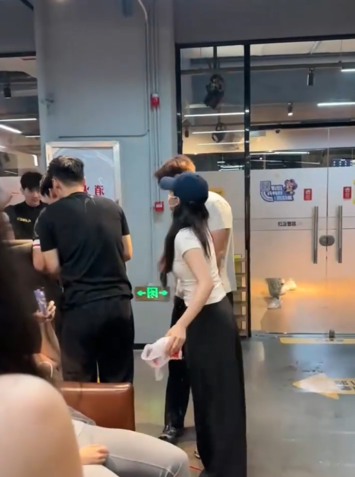 男教练睡4名女学员后续:有两位已结婚,画面流出,女子很漂亮