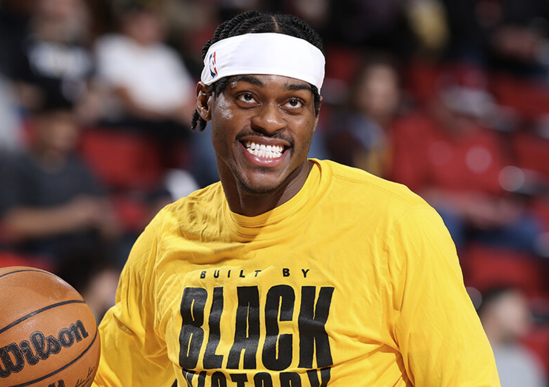 詹皇回归最大受害者!他上场的第1天,湖人12+18猛将就立刻被弃用