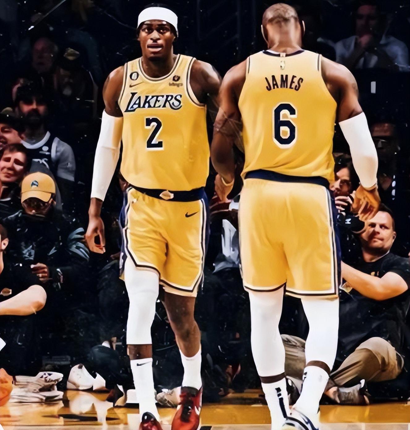 詹皇回归最大受害者!他上场的第1天,湖人12+18猛将就立刻被弃用