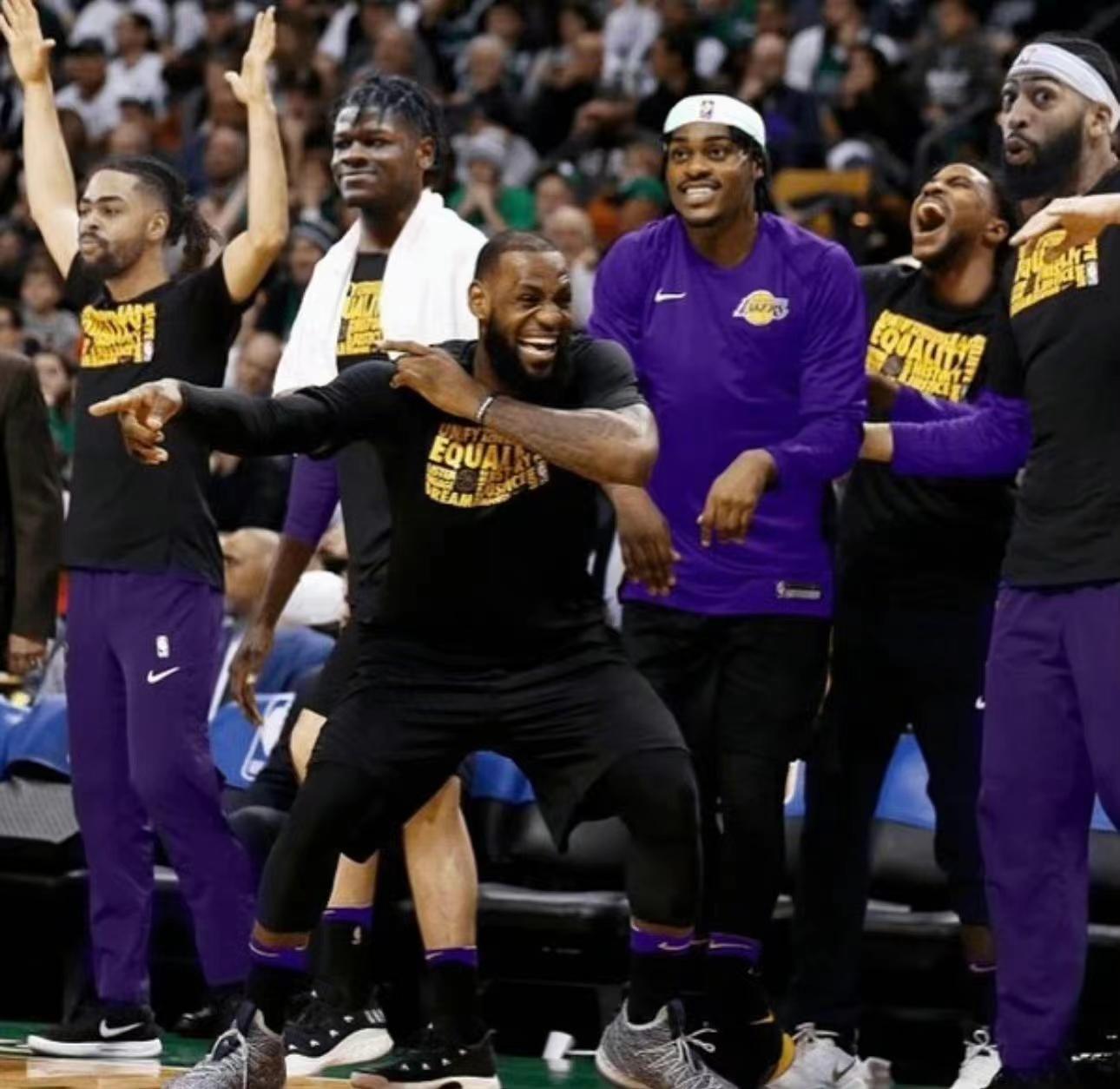 詹皇回归最大受害者!他上场的第1天,湖人12+18猛将就立刻被弃用