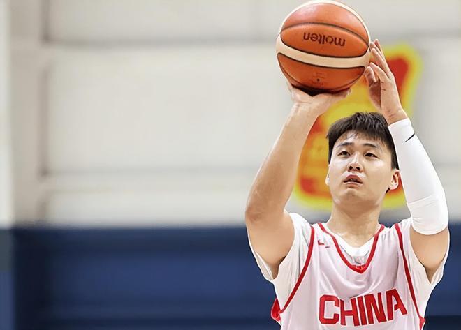 CBA引援大战几家欢喜几家愁，上海队引进张镇麟破亿，真土豪