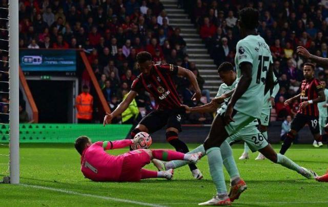 九游体育网页版-【英超】斯特林任意球弹出，切尔西0-0伯恩茅斯