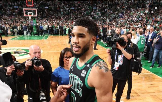 团队篮球的胜利！绿军高举传统双塔大旗 复制马刺？