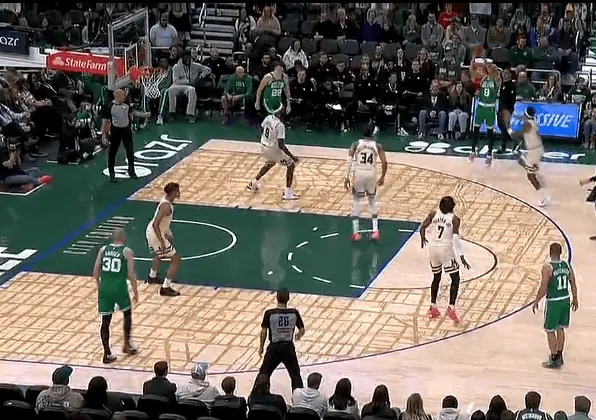 英雄联盟-怀特接球三分再中,凯尔特人领先雄鹿到22分分差