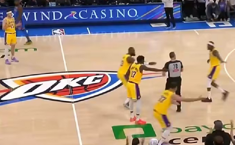 英雄联盟-太流弊了!75%真实命中率!湖人最佳交易诞生